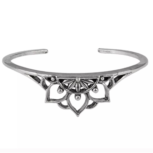 BRACELET CUFF carved LOTUS flower - Picture 3 of 5